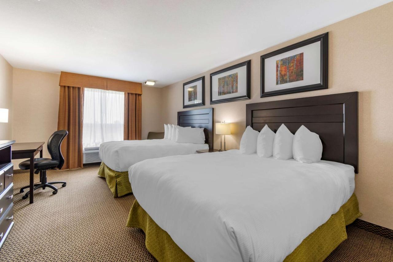 Best Western Bonnyville Inn & Suites Екстер'єр фото