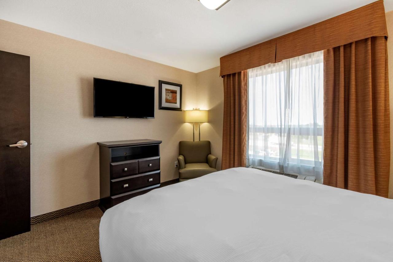 Best Western Bonnyville Inn & Suites Екстер'єр фото