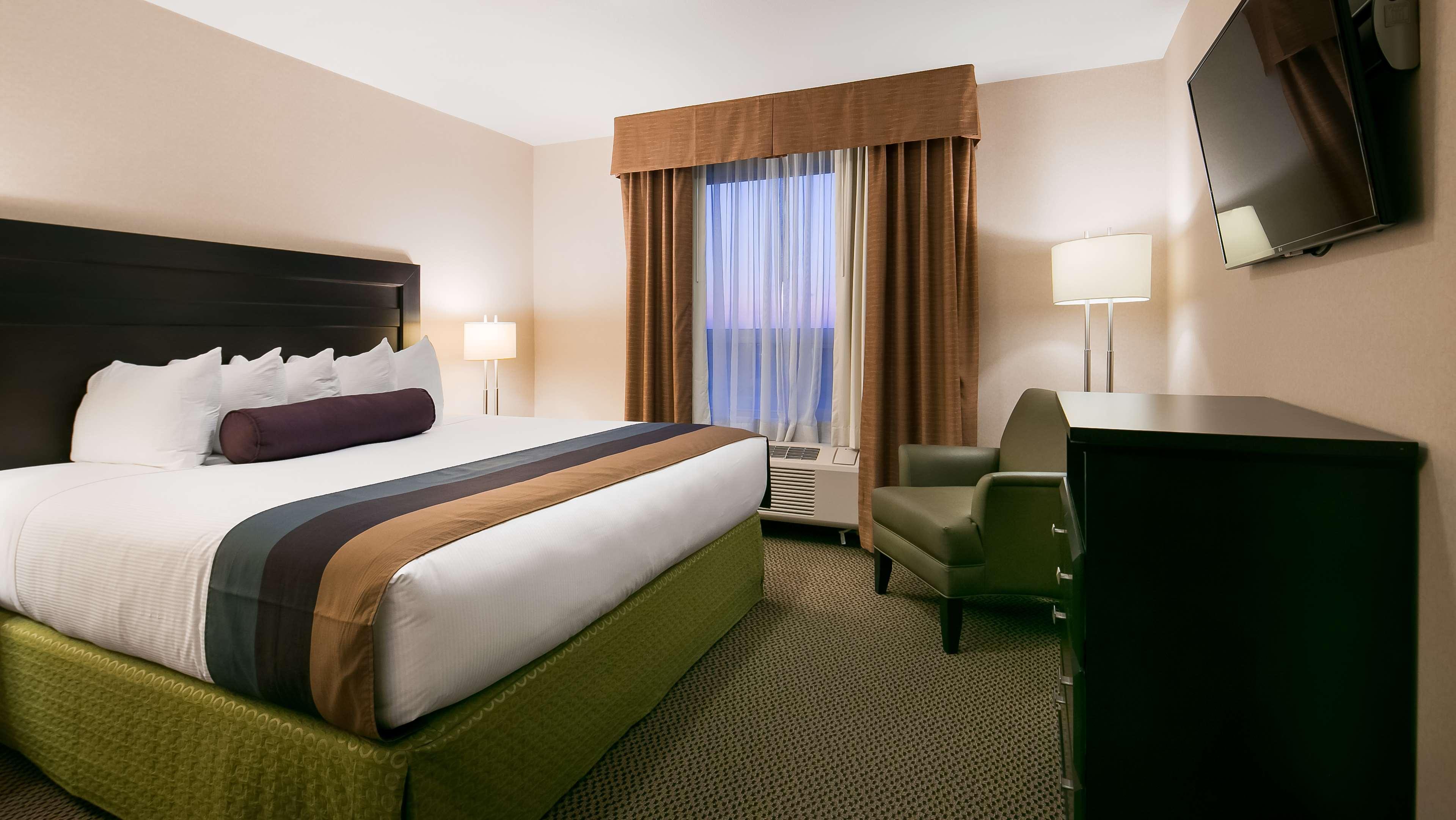 Best Western Bonnyville Inn & Suites Екстер'єр фото