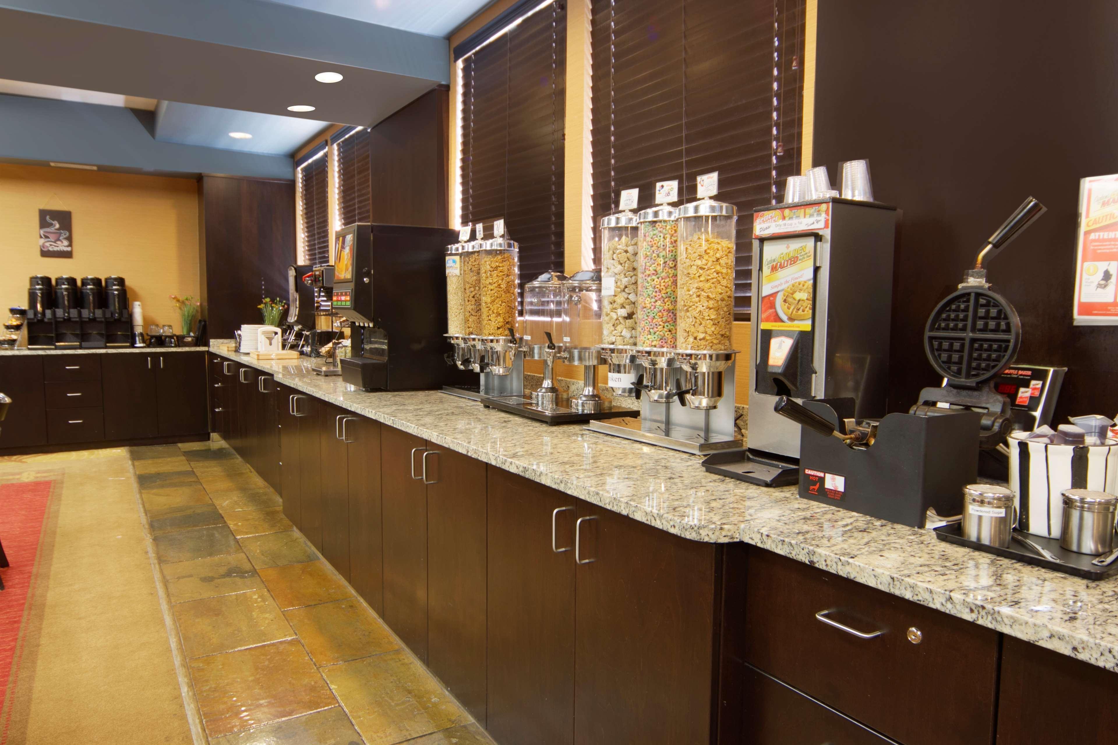 Best Western Bonnyville Inn & Suites Екстер'єр фото