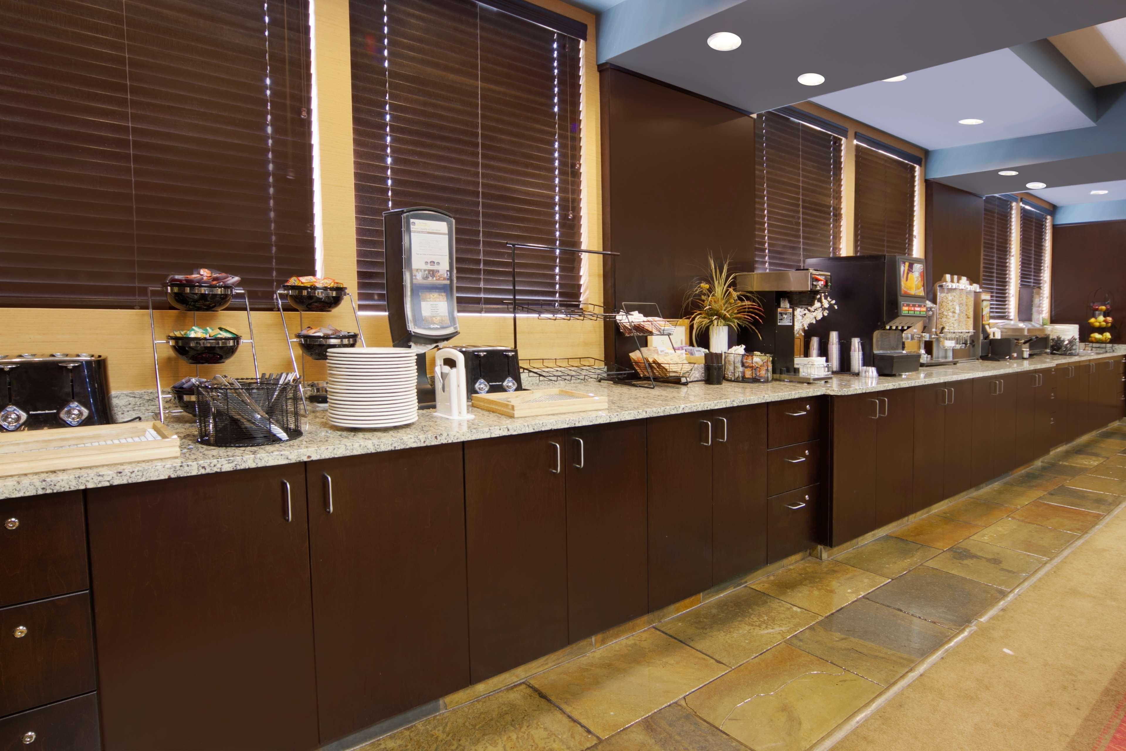 Best Western Bonnyville Inn & Suites Екстер'єр фото