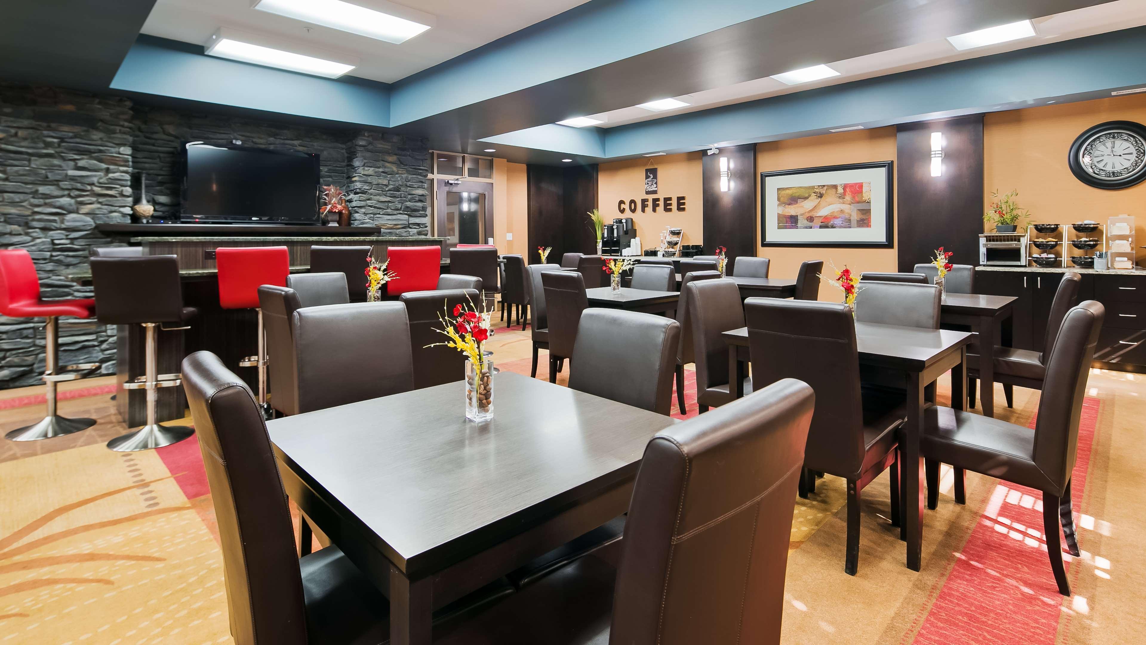 Best Western Bonnyville Inn & Suites Екстер'єр фото