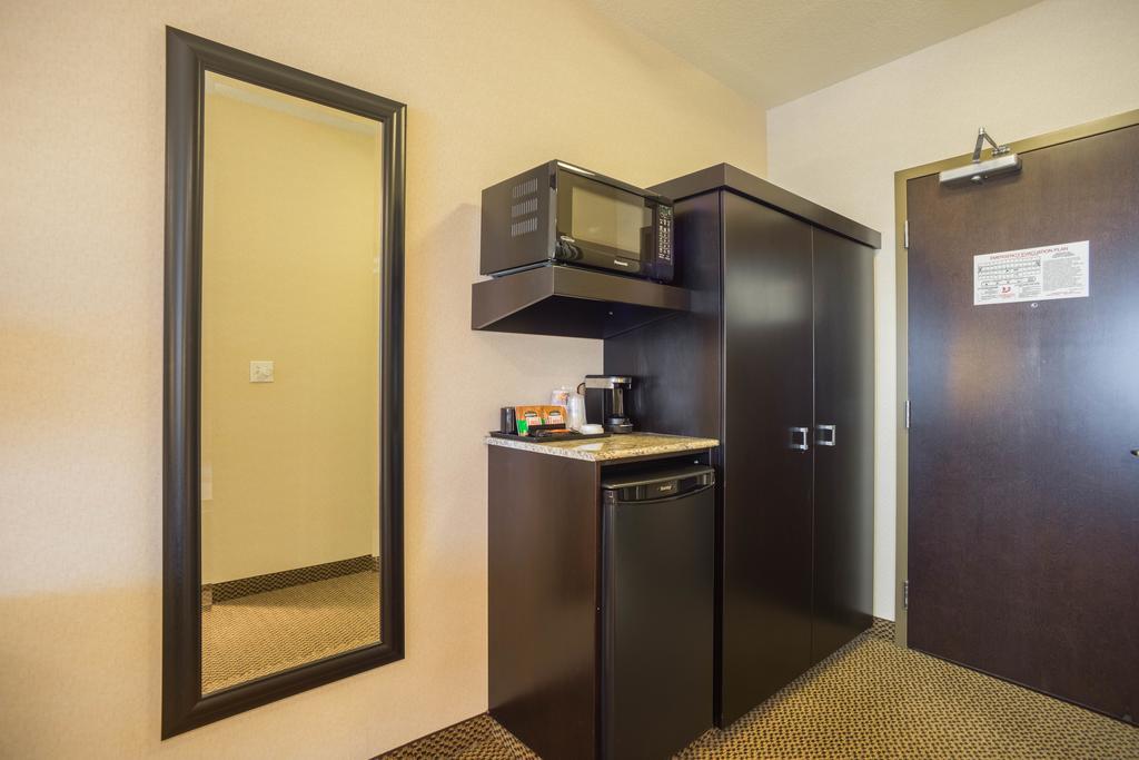 Best Western Bonnyville Inn & Suites Екстер'єр фото